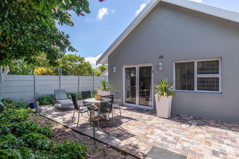 To Let 1 Bedroom Property for Rent in Meadowridge Western Cape
